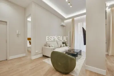 Отремонтированная квартира с видом на улицу на улице Барко, Центр