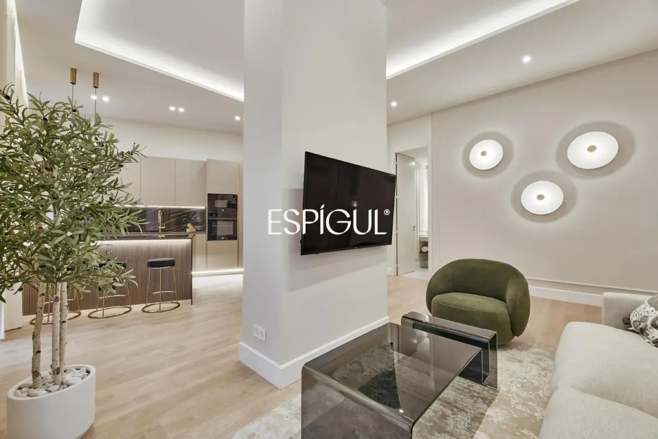 Отремонтированная квартира с видом на улицу на улице Барко, Центр