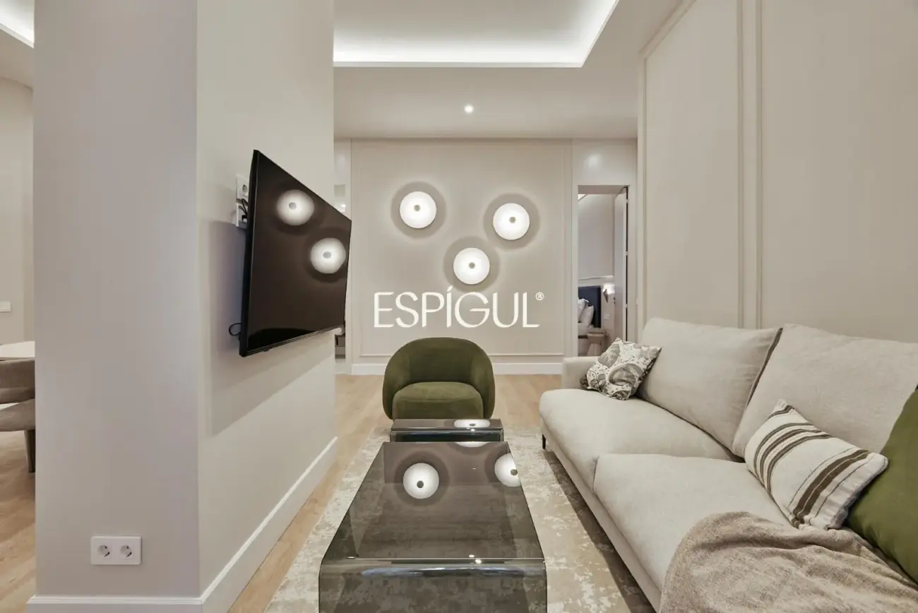 Отремонтированная квартира с видом на улицу на улице Барко, Центр