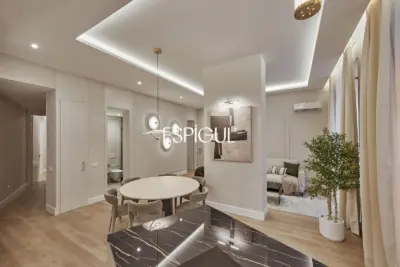 Отремонтированная квартира с видом на улицу на улице Барко, Центр