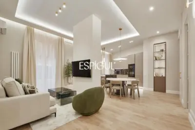 Отремонтированная квартира с видом на улицу на улице Барко, Центр