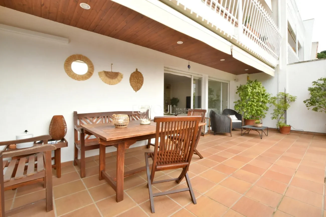 Двухквартирный дом с захватывающим видом в Сант-Бергер, Тейя