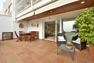 Двухквартирный дом с захватывающим видом в Сант-Бергер, Тейя