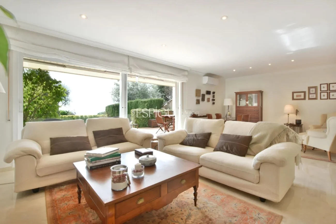 Двухквартирный дом с захватывающим видом в Сант-Бергер, Тейя