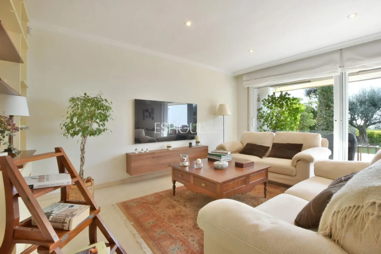 Двухквартирный дом с захватывающим видом в Сант-Бергер, Тейя