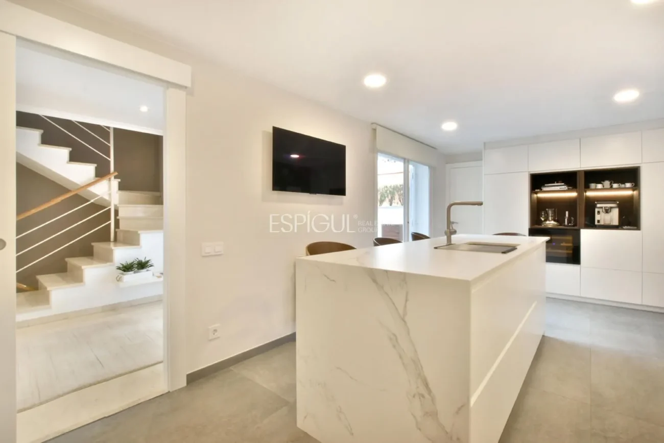 Двухквартирный дом с захватывающим видом в Сант-Бергер, Тейя