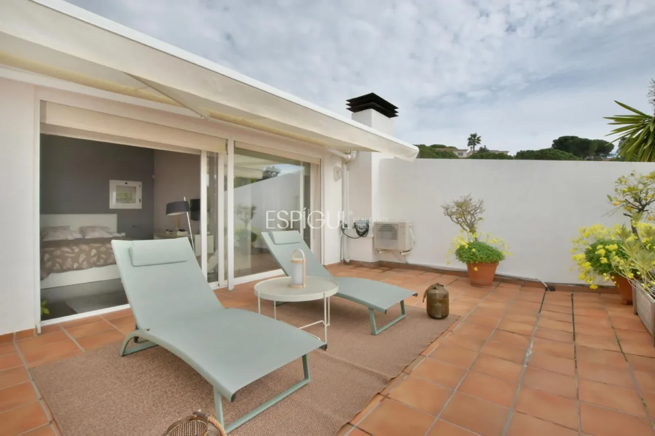 Двухквартирный дом с захватывающим видом в Сант-Бергер, Тейя