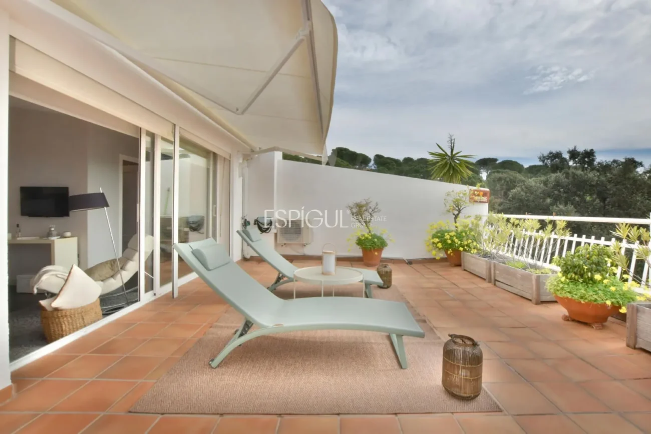 Двухквартирный дом с захватывающим видом в Сант-Бергер, Тейя