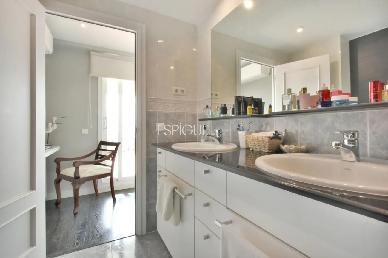 Двухквартирный дом с захватывающим видом в Сант-Бергер, Тейя