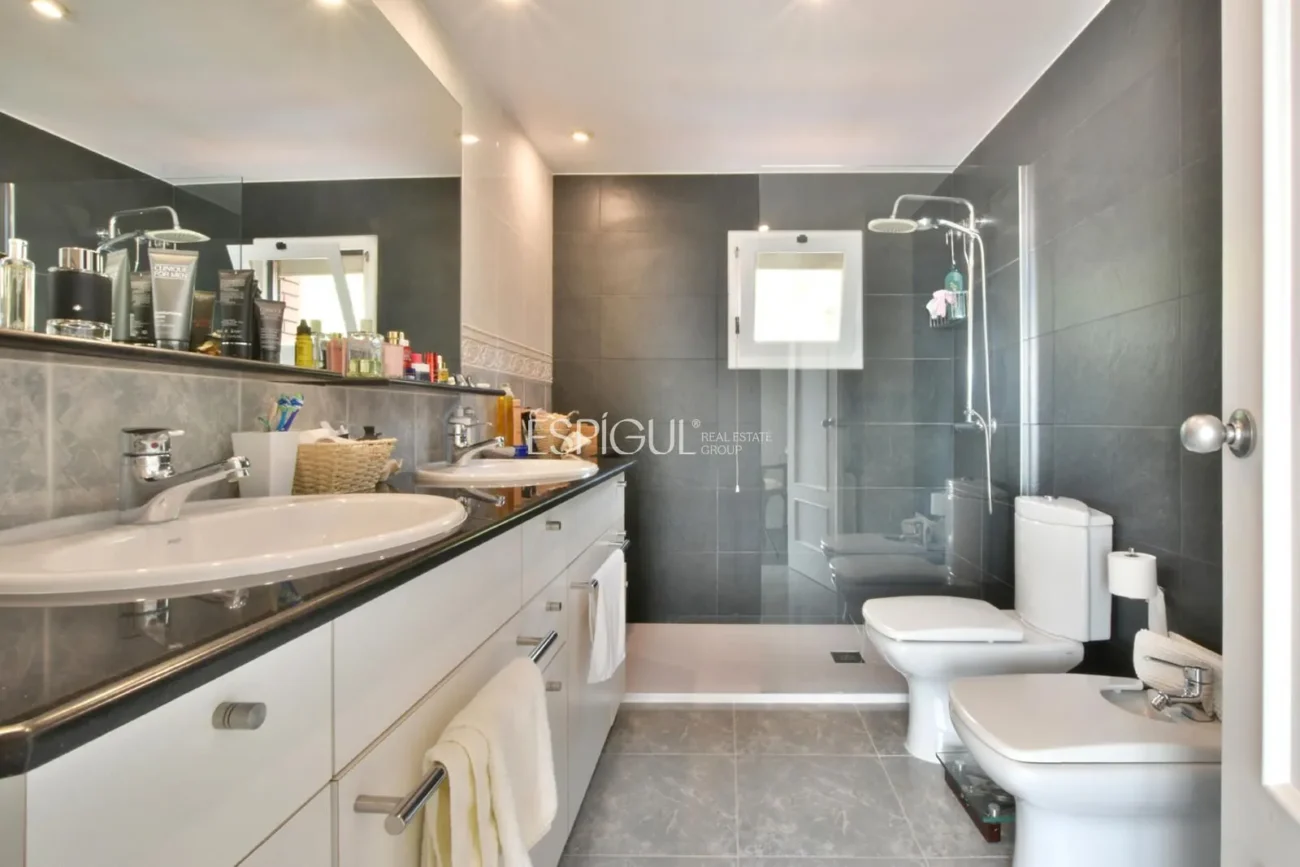 Двухквартирный дом с захватывающим видом в Сант-Бергер, Тейя