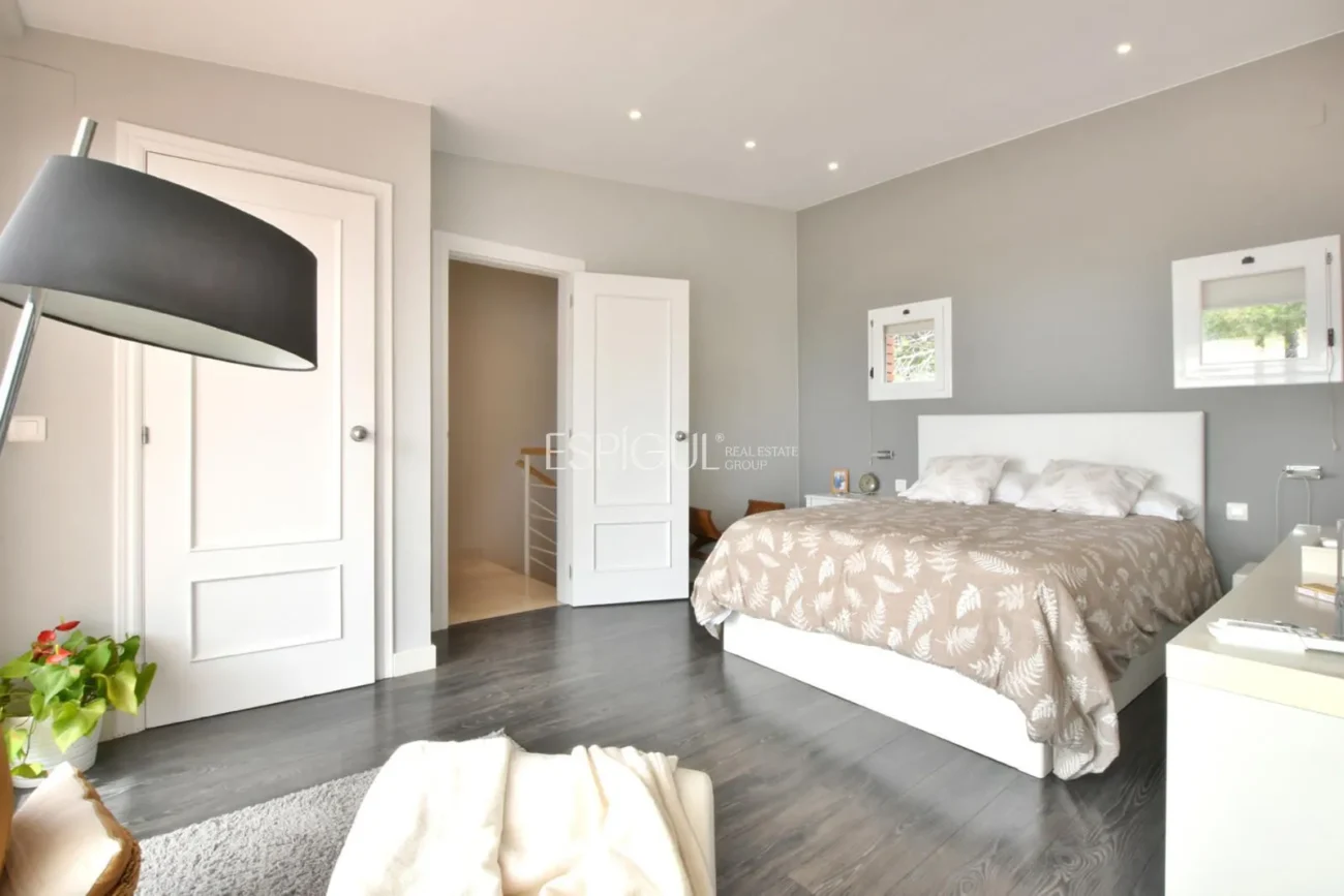 Двухквартирный дом с захватывающим видом в Сант-Бергер, Тейя