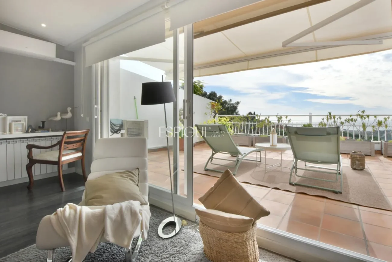 Двухквартирный дом с захватывающим видом в Сант-Бергер, Тейя