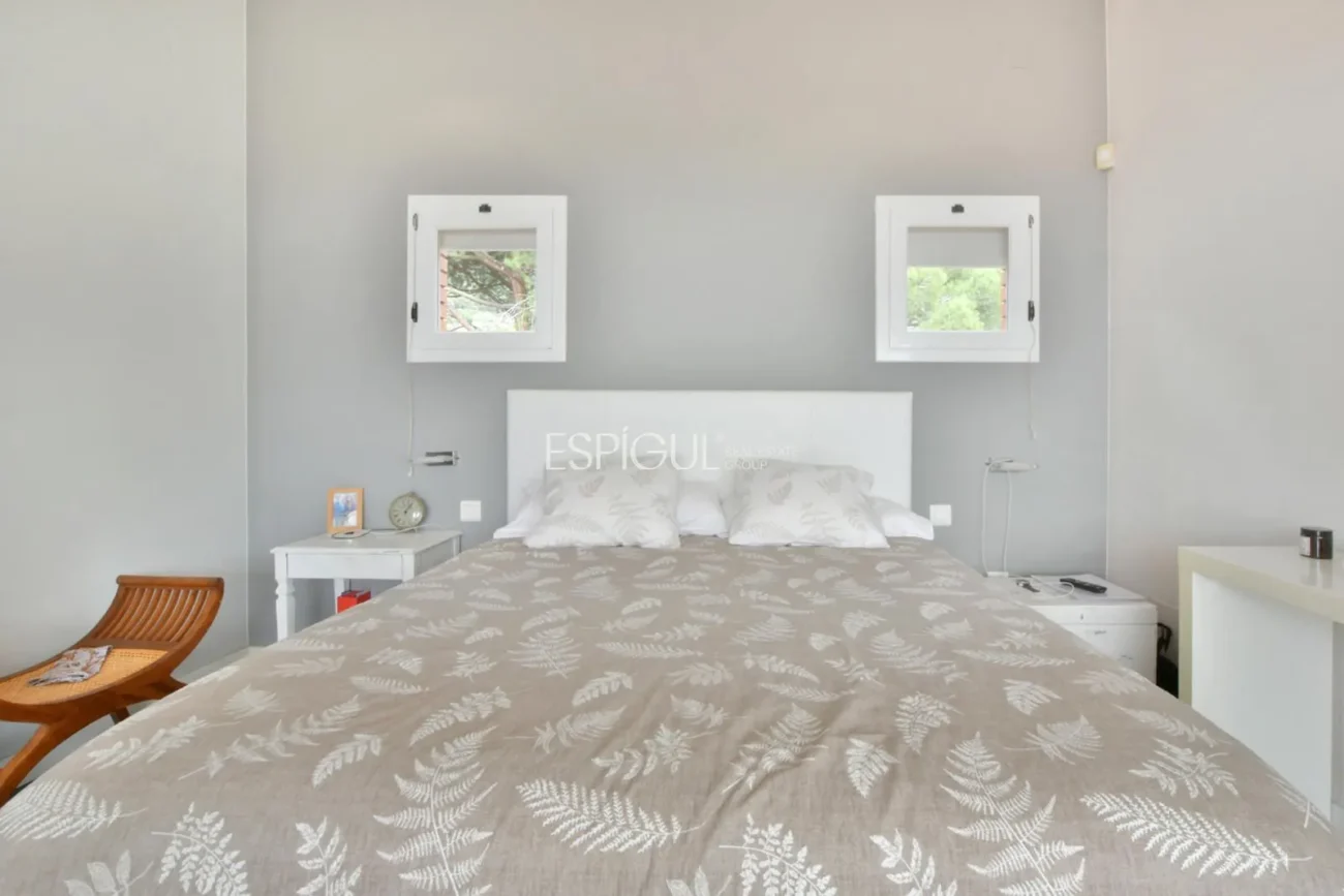 Двухквартирный дом с захватывающим видом в Сант-Бергер, Тейя