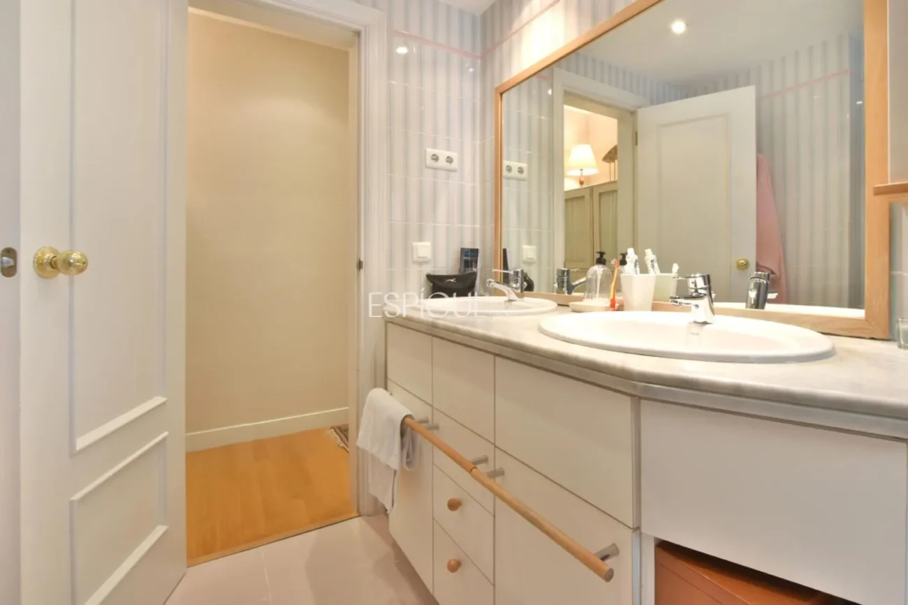 Двухквартирный дом с захватывающим видом в Сант-Бергер, Тейя