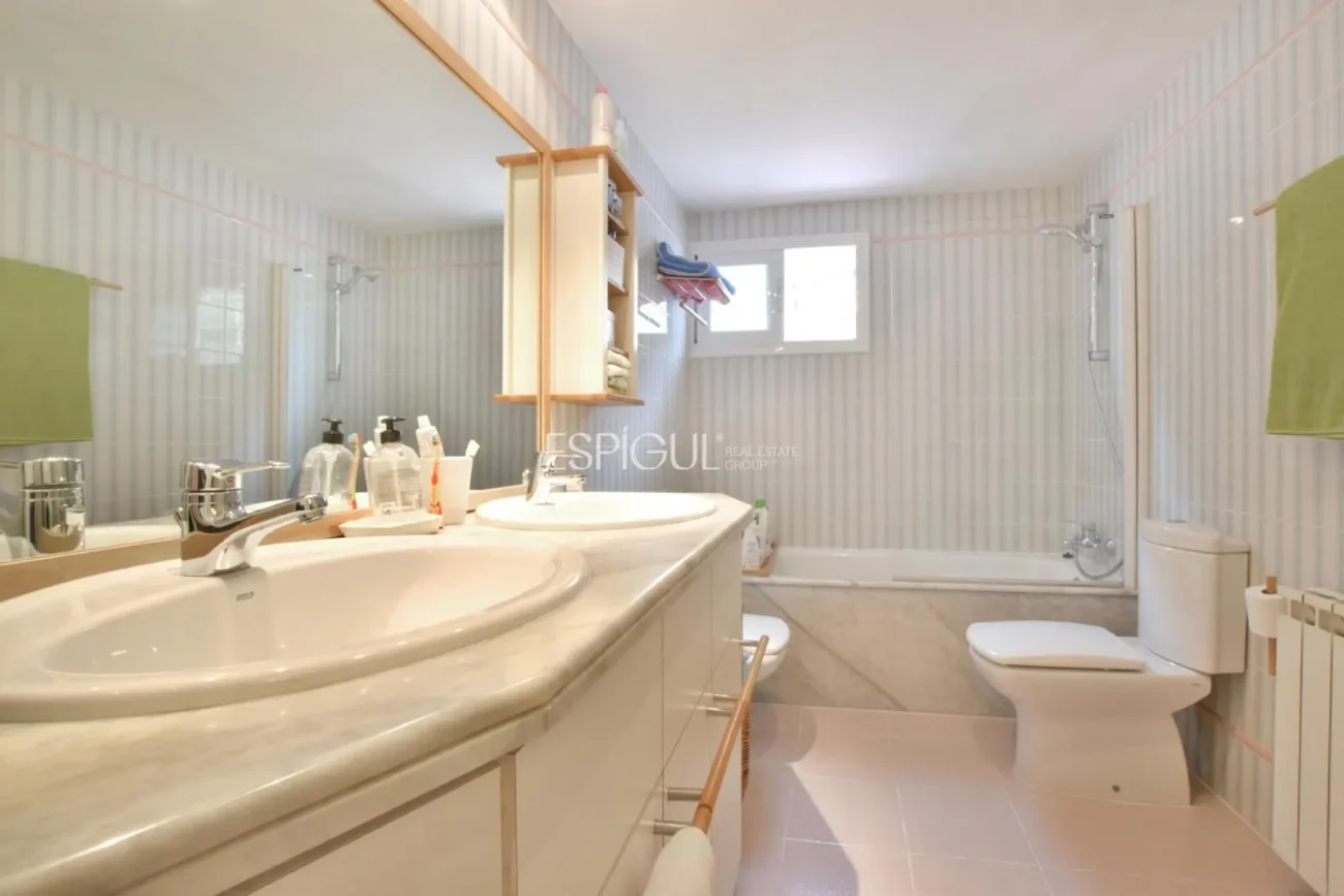 Двухквартирный дом с захватывающим видом в Сант-Бергер, Тейя