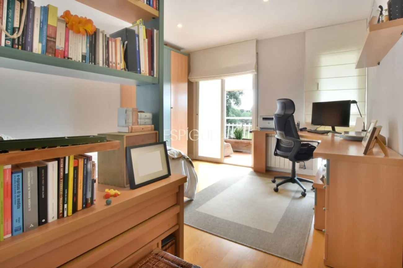 Двухквартирный дом с захватывающим видом в Сант-Бергер, Тейя