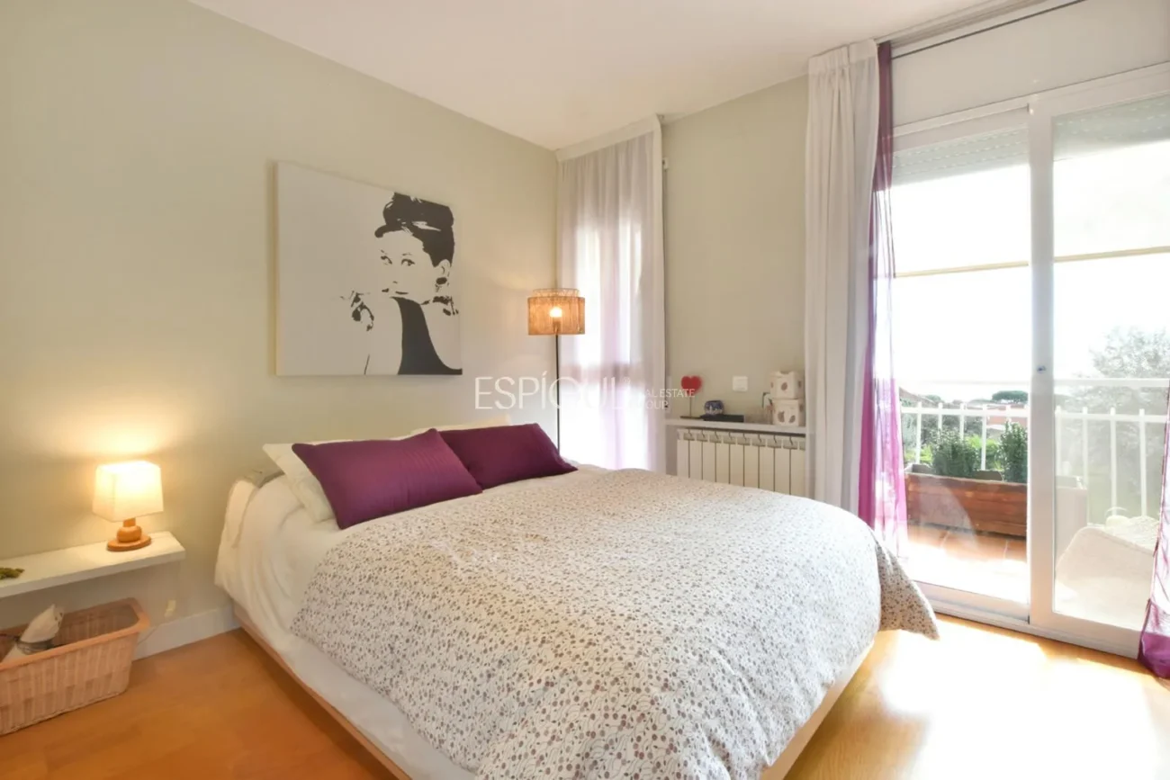 Двухквартирный дом с захватывающим видом в Сант-Бергер, Тейя