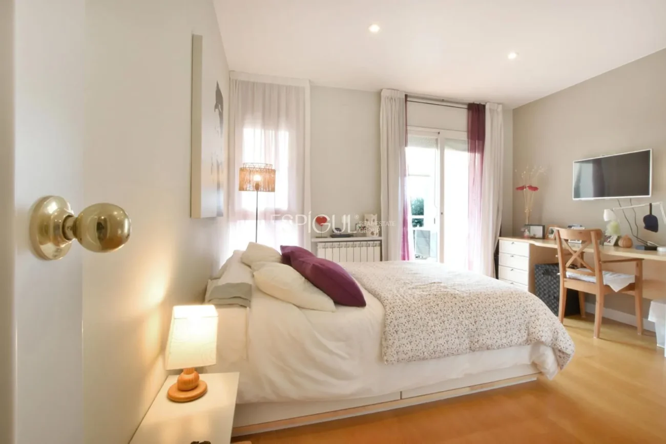 Двухквартирный дом с захватывающим видом в Сант-Бергер, Тейя