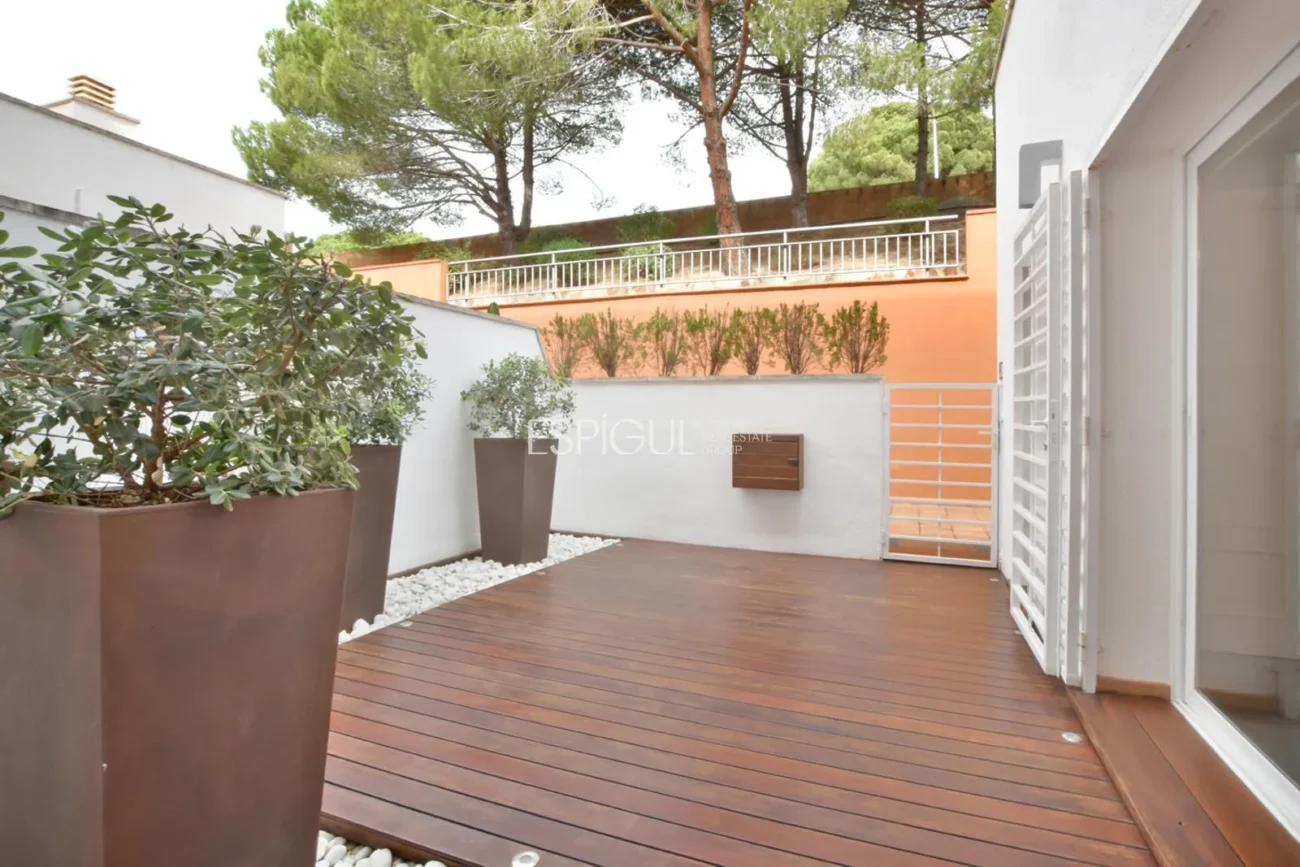 Двухквартирный дом с захватывающим видом в Сант-Бергер, Тейя