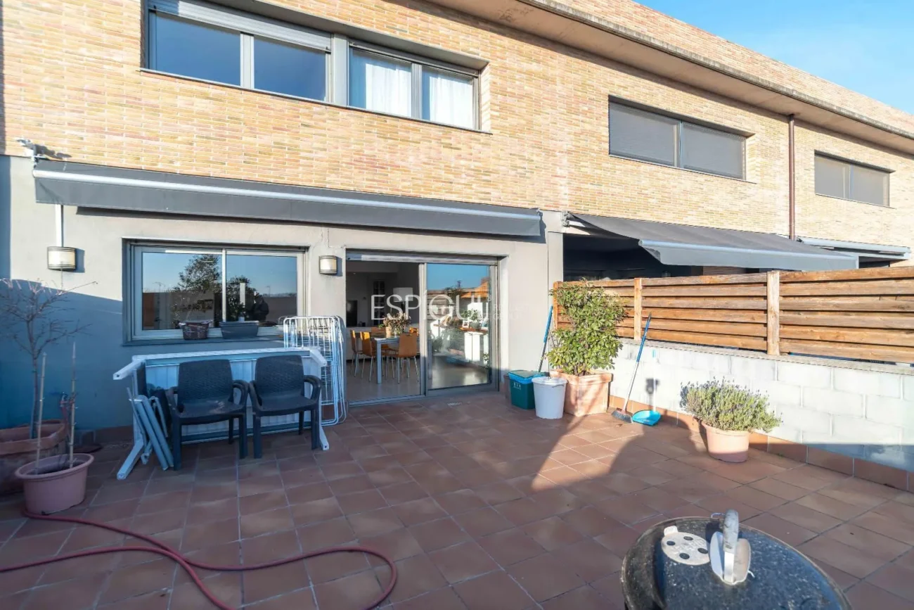 Amplia vivienda familiar en zona tranquila de Fornells de la Selva