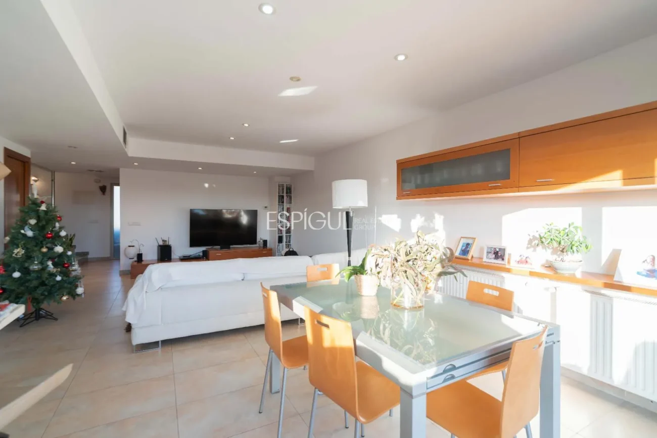 Amplia vivienda familiar en zona tranquila de Fornells de la Selva