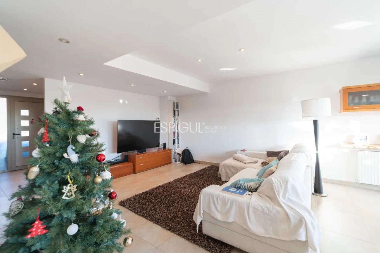 Amplia vivienda familiar en zona tranquila de Fornells de la Selva