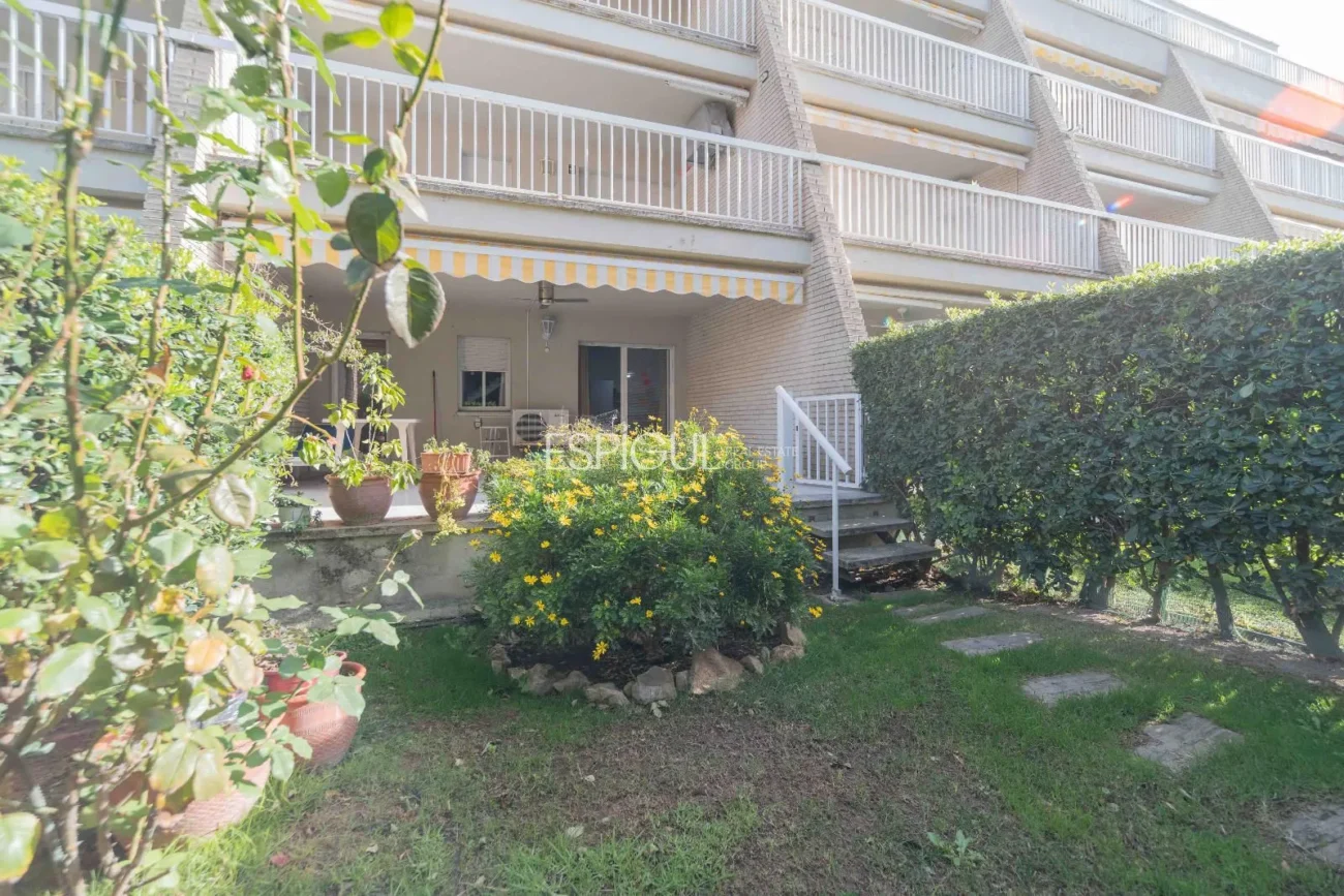 Bajo con jardín de 2 habitaciones en el puerto de L´Escala