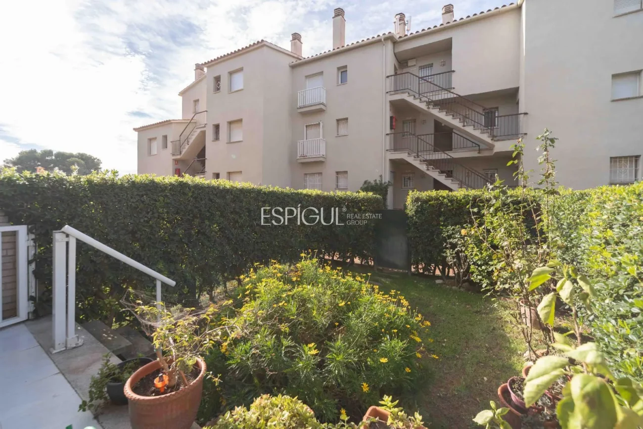 Bajo con jardín de 2 habitaciones en el puerto de L´Escala