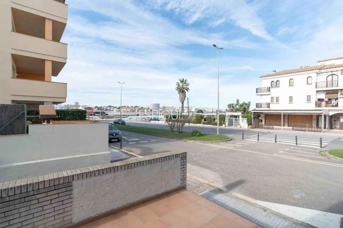 Bajo con jardín de 2 habitaciones en el puerto de L´Escala