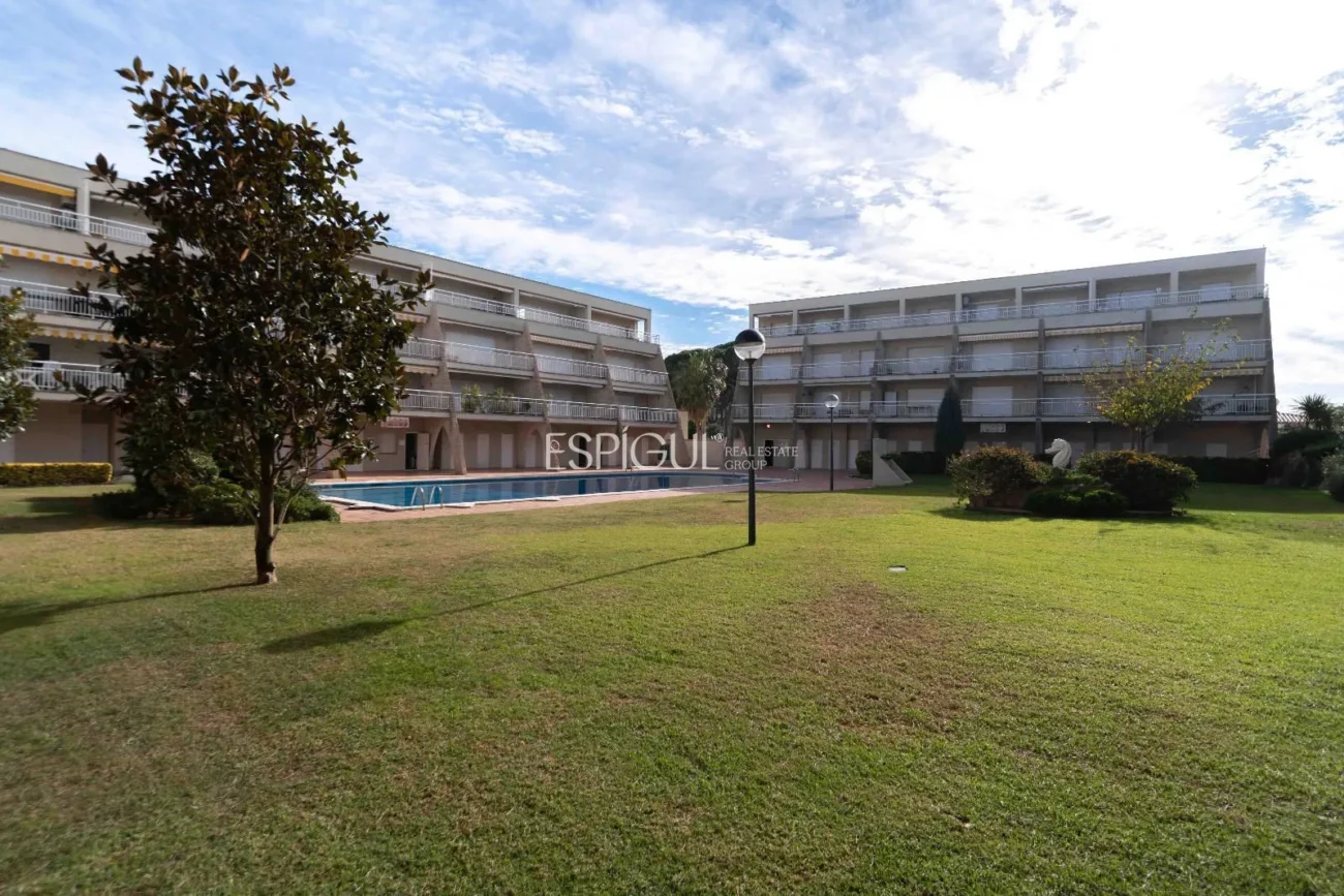 Bajo con jardín de 2 habitaciones en el puerto de L´Escala
