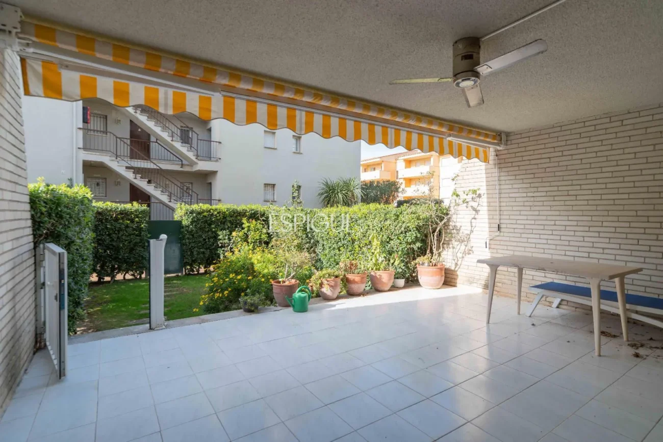 Bajo con jardín de 2 habitaciones en el puerto de L´Escala