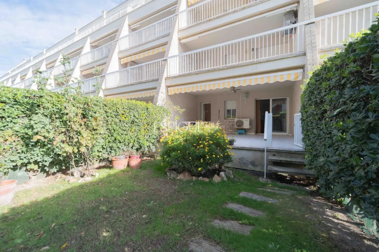 Bajo con jardín de 2 habitaciones en el puerto de L´Escala