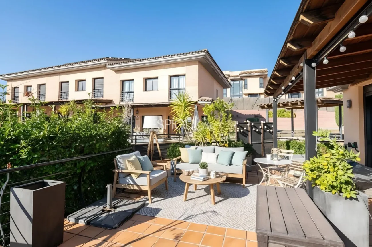 Townhouse for sale in Golf Masia Bach