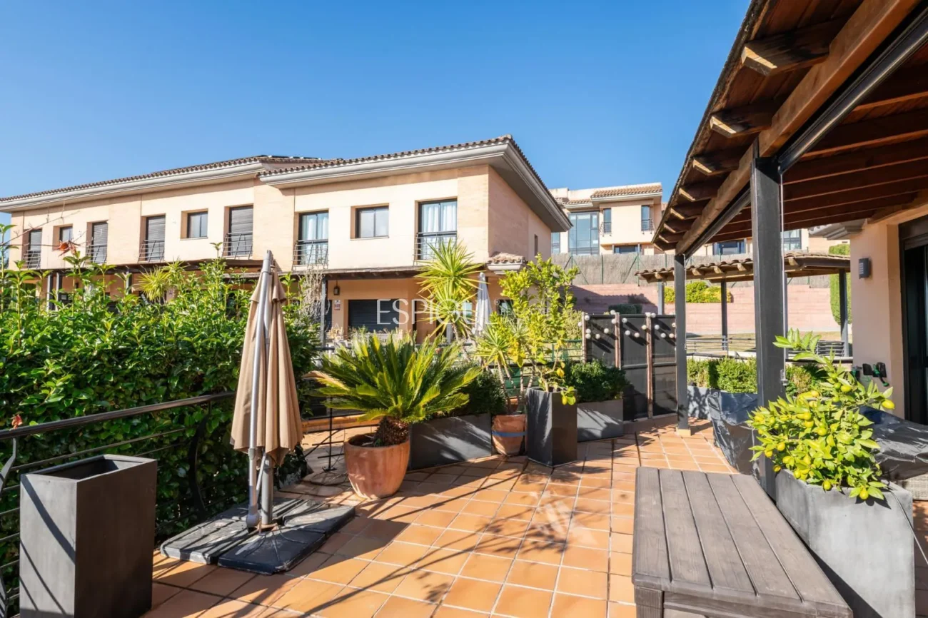Townhouse for sale in Golf Masia Bach