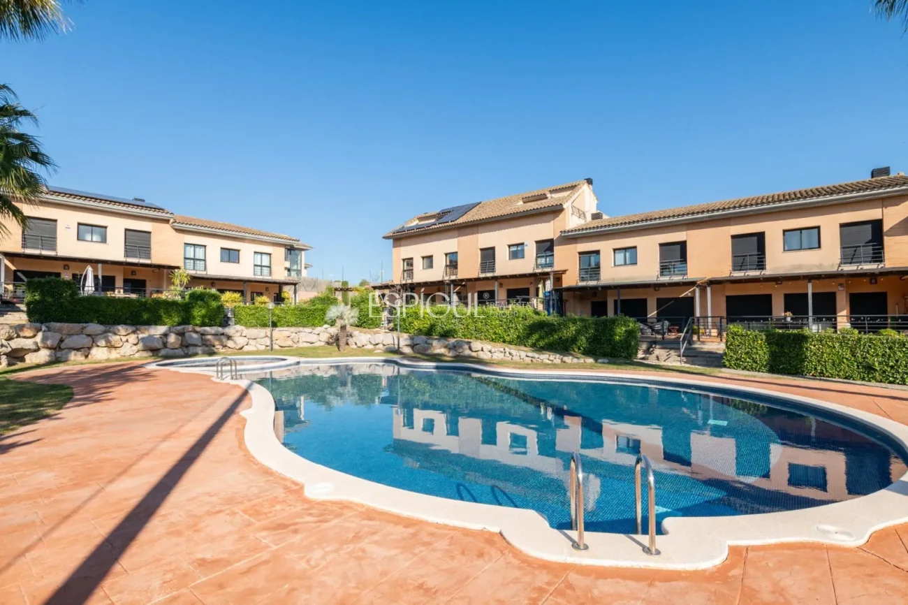 Townhouse for sale in Golf Masia Bach