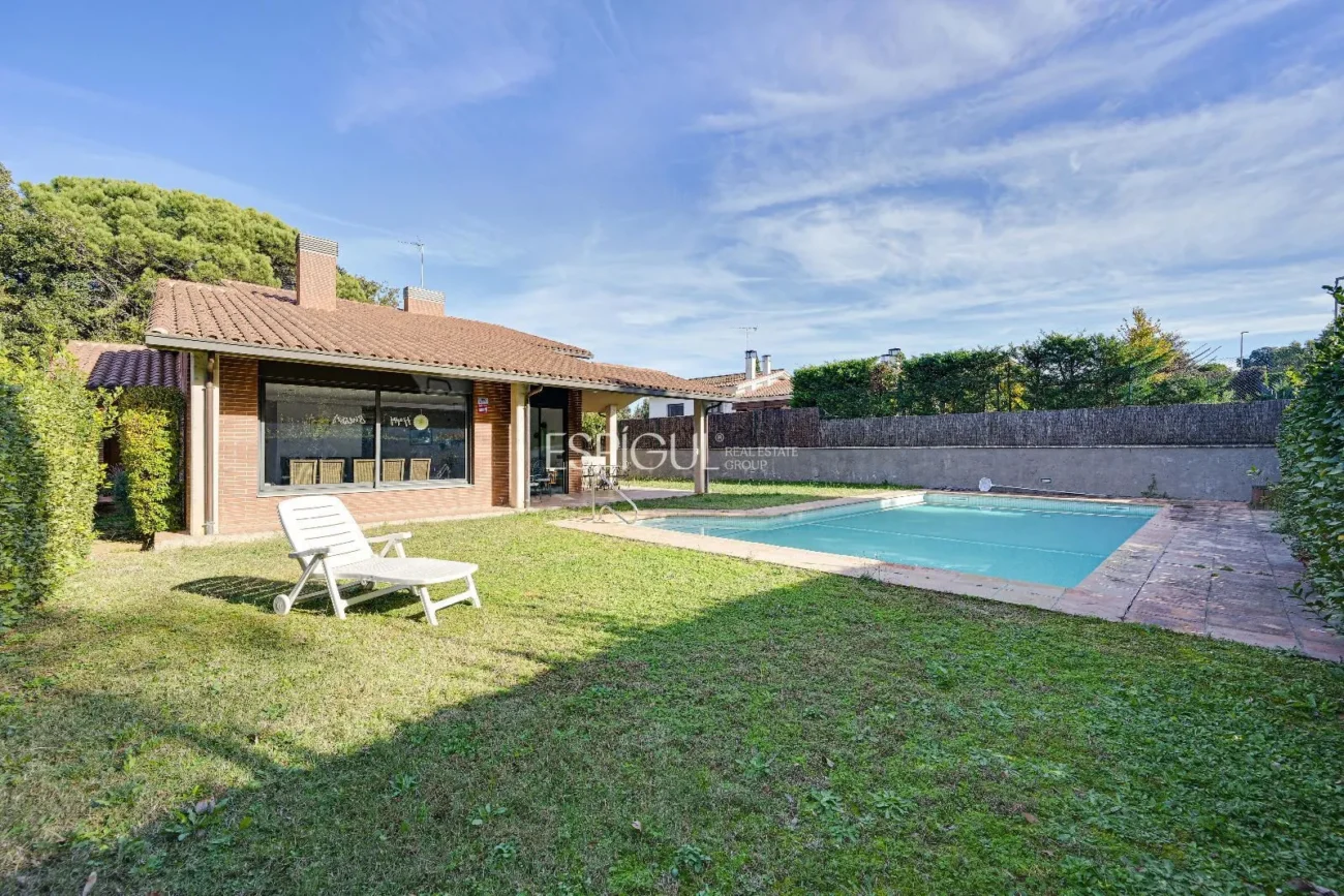 Casa en Fornells Parc con piscina