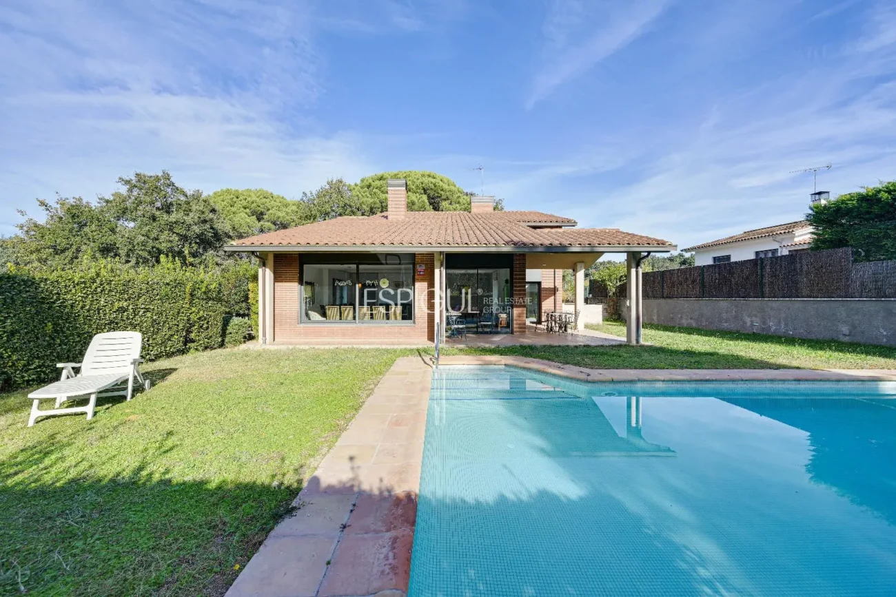 Casa en Fornells Parc con piscina