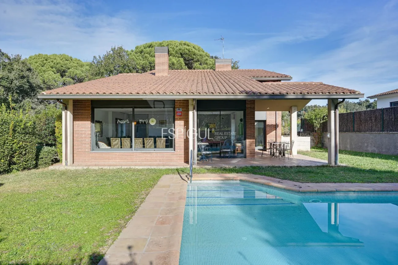 Casa en Fornells Parc con piscina