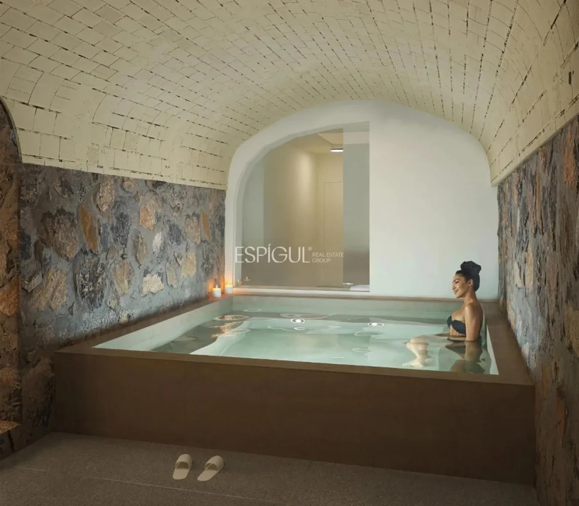 Эксклюзивный роскошный дом с бассейном и спа в самом центре Калельи