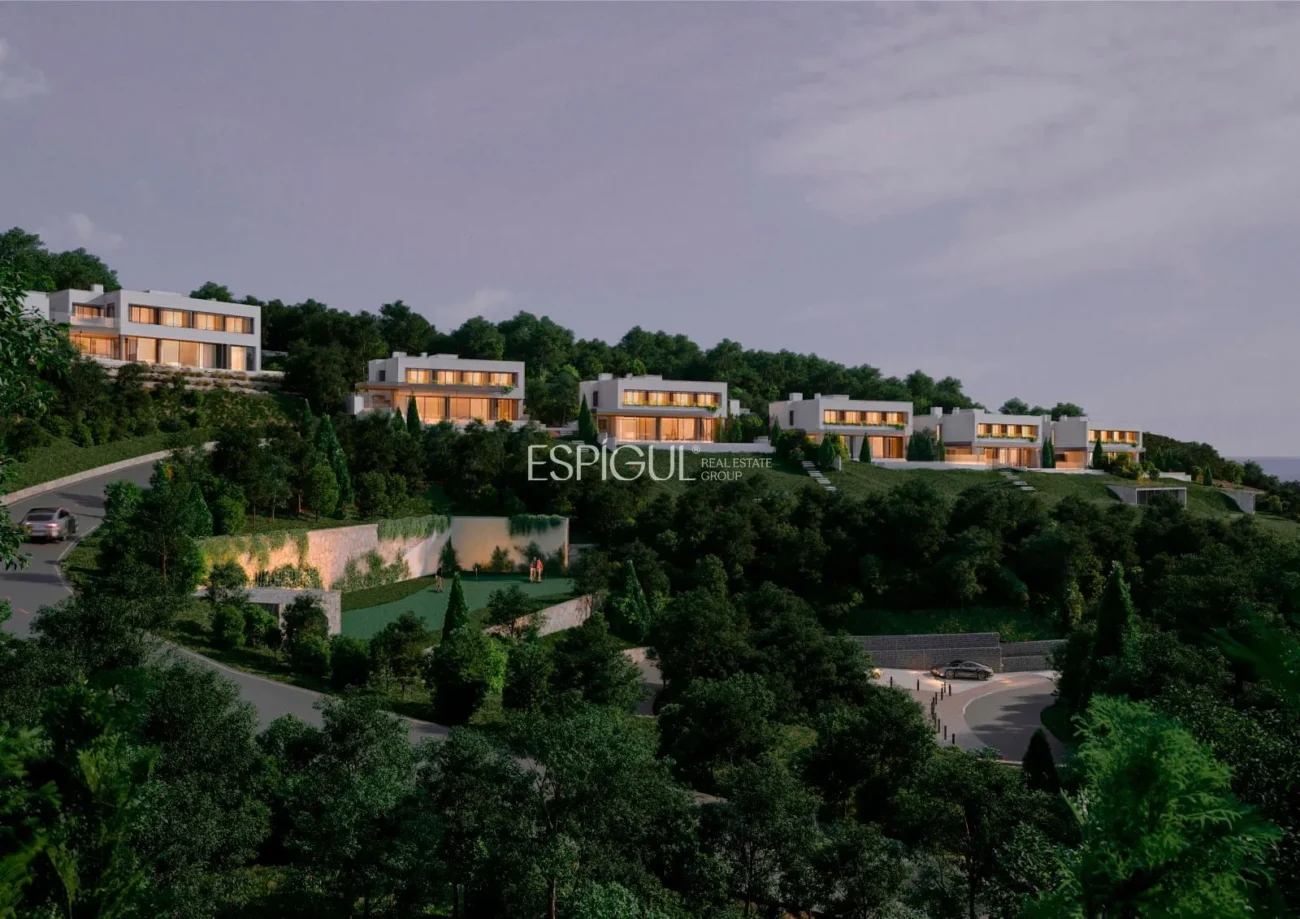 Lujo con vistas al mar: Exclusivas casas  de obra nueva con piscina en Llavaneras