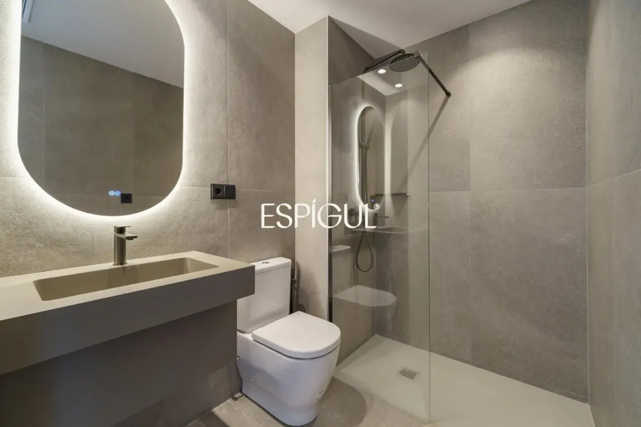 Luxe amb vistes al mar: Exclusives cases d’obra nova amb piscina a Llavaneres