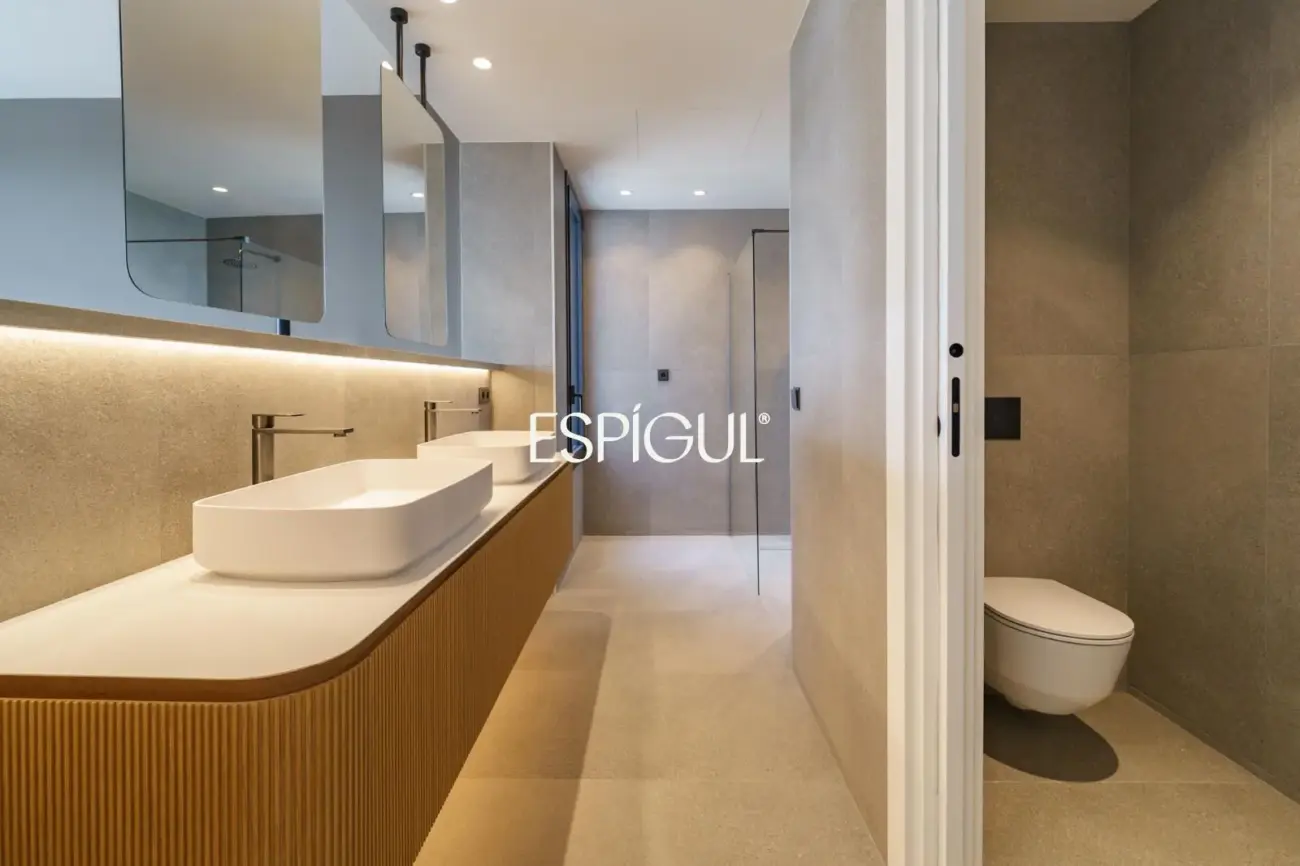 Luxe amb vistes al mar: Exclusives cases d’obra nova amb piscina a Llavaneres