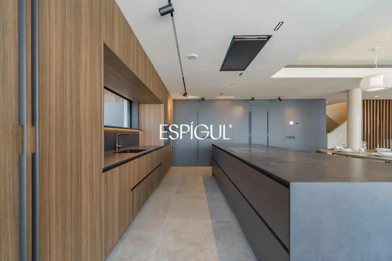 Luxe amb vistes al mar: Exclusives cases d’obra nova amb piscina a Llavaneres