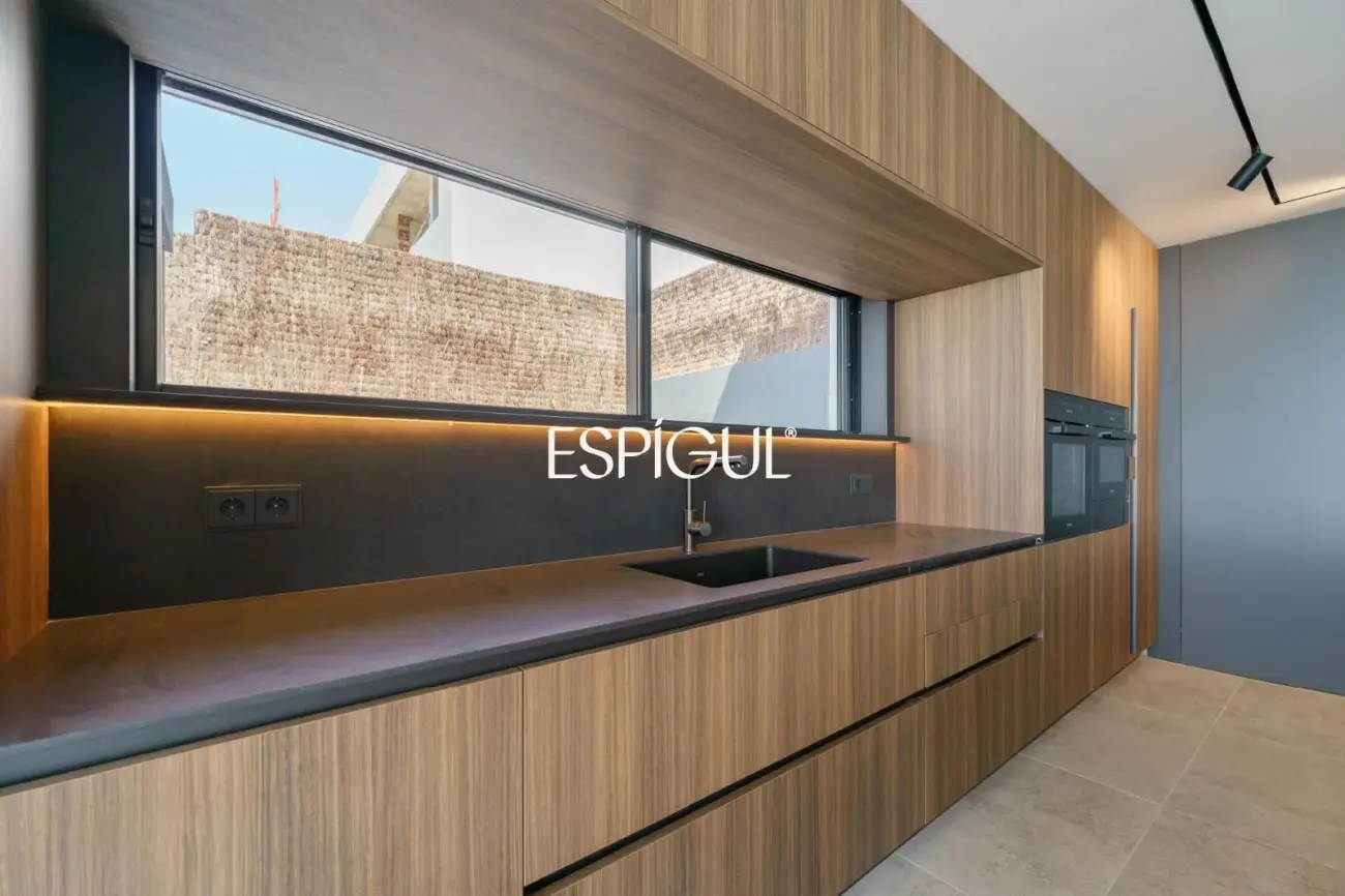 Luxe amb vistes al mar: Exclusives cases d’obra nova amb piscina a Llavaneres
