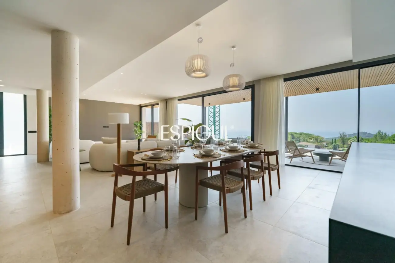 Luxe amb vistes al mar: Exclusives cases d’obra nova amb piscina a Llavaneres