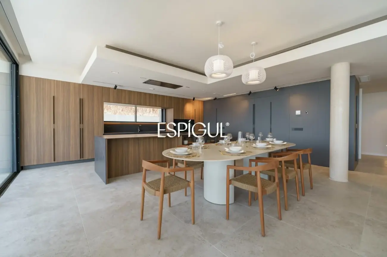 Luxe amb vistes al mar: Exclusives cases d’obra nova amb piscina a Llavaneres