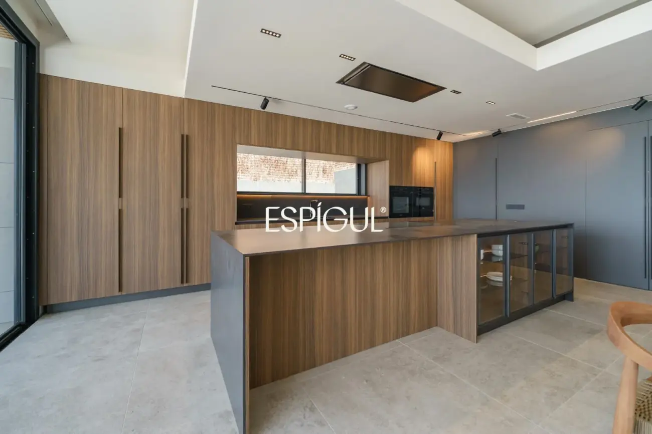 Luxe amb vistes al mar: Exclusives cases d’obra nova amb piscina a Llavaneres