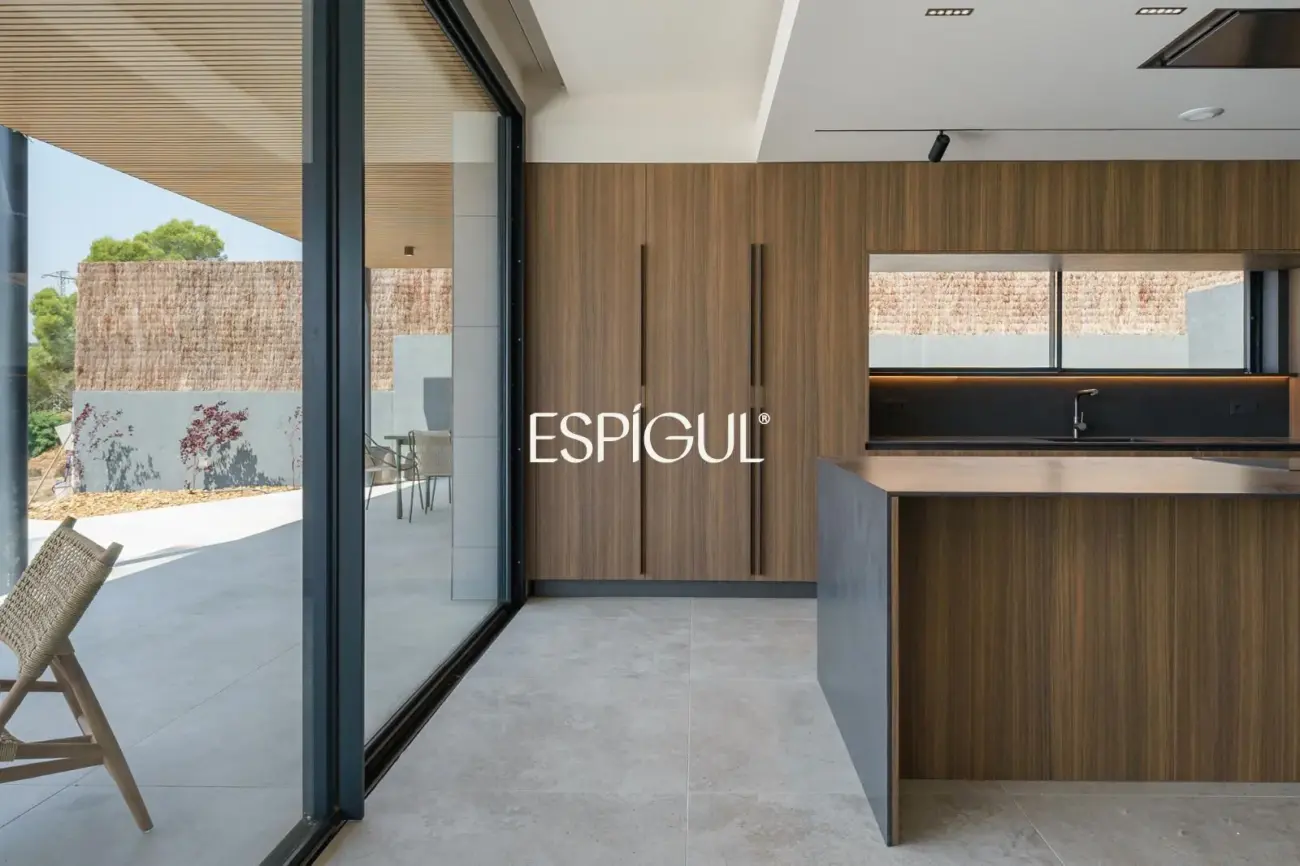 Luxe amb vistes al mar: Exclusives cases d’obra nova amb piscina a Llavaneres