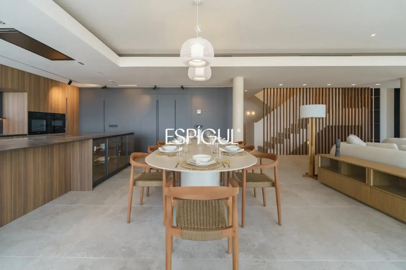 Luxe amb vistes al mar: Exclusives cases d’obra nova amb piscina a Llavaneres