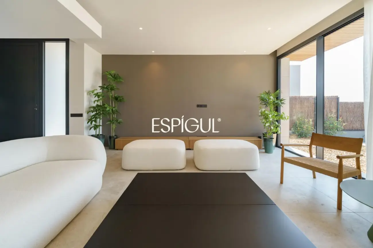 Luxe amb vistes al mar: Exclusives cases d’obra nova amb piscina a Llavaneres